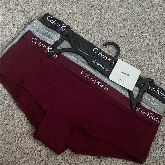 Calvin Klein 3pc Undies - Picture 1 of 4